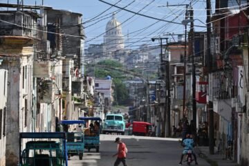 US commander meets with Cuban military officials