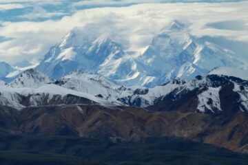 Conditions of 4 climbers who fell on Mount McKinley unknown as rescuers try to reach them