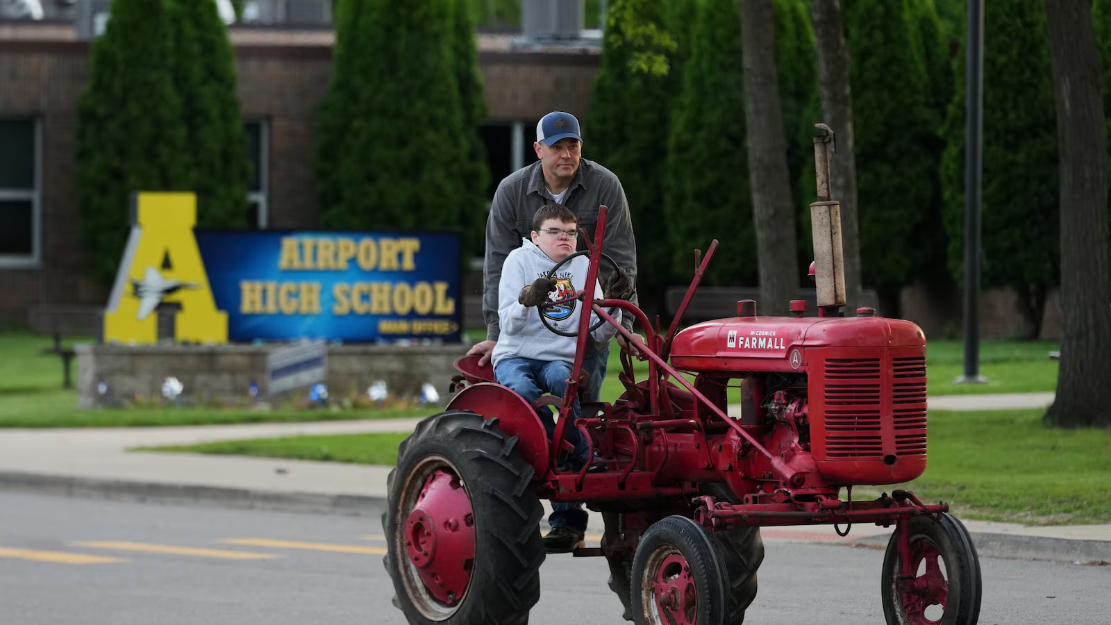 Michigan seniors arrive at school in style on Tractor Day